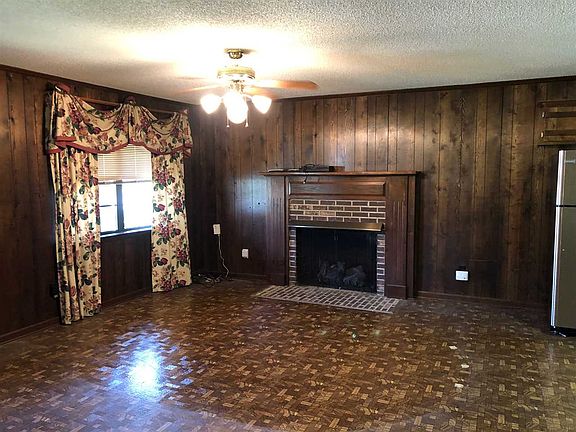 3rd image of 4632 E Circle Dr NW