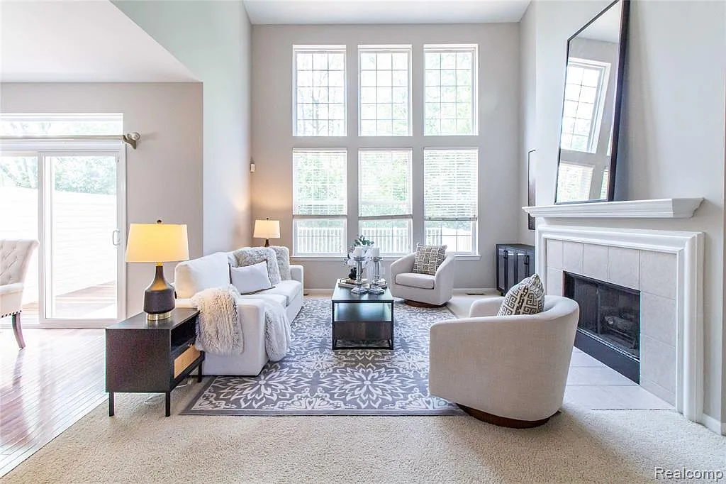 3 bed, 4.0 bath, 2248 sqft, $3,300 — Photo 3