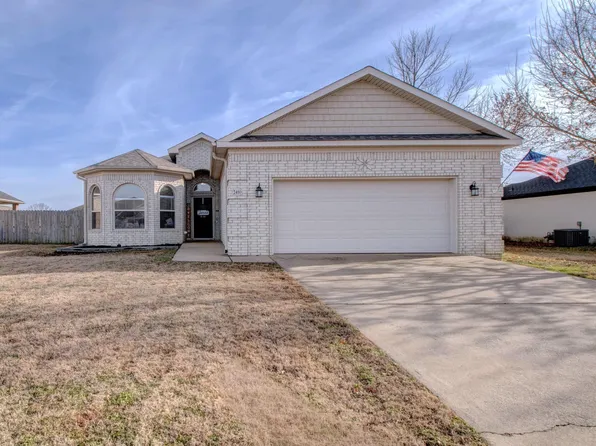 2410 Toccata Ln, Cabot, AR 72023