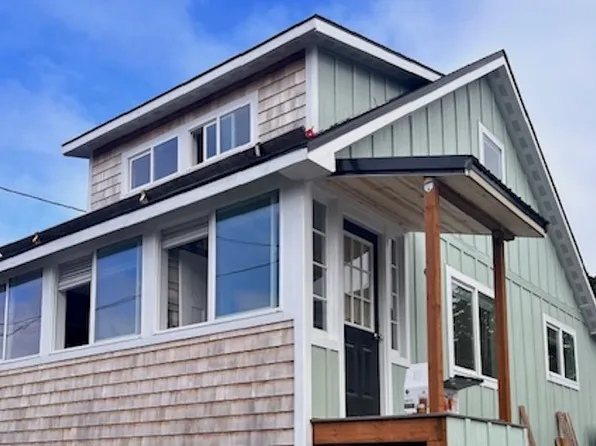 328 6th Ave APT A, Seaside, OR 97138
