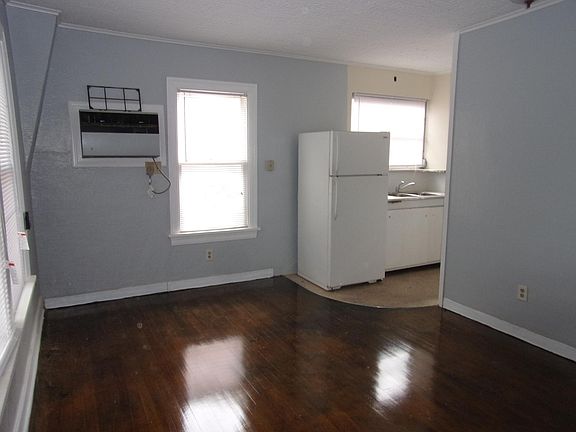 2nd image of 450 30th Ave N APT 3