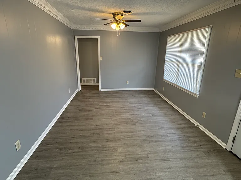 312 Upton Rd — Photo 8
