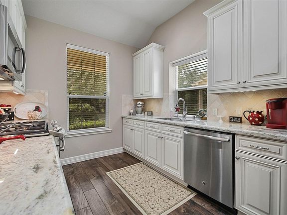 4th image of 74 E Heritage Mill Cir