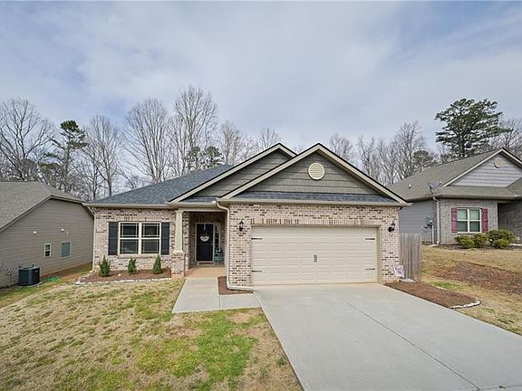 2nd image of 418 Angela Ln