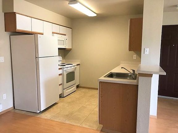 3rd image of 2200 NE Westwood Dr #K203