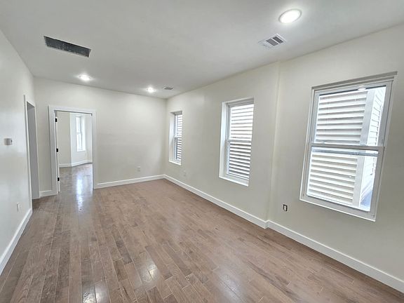 5th image of 147 Lexington Ave #2