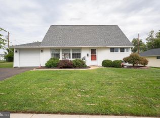 82 Cobalt Ridge Dr E, Levittown, PA 19057