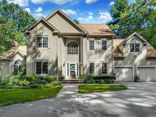 6 Walnut Ln, Medway, MA 02053