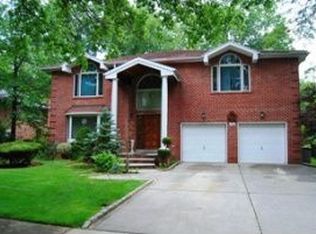 126 Birch Ln, Manhasset, NY 11030