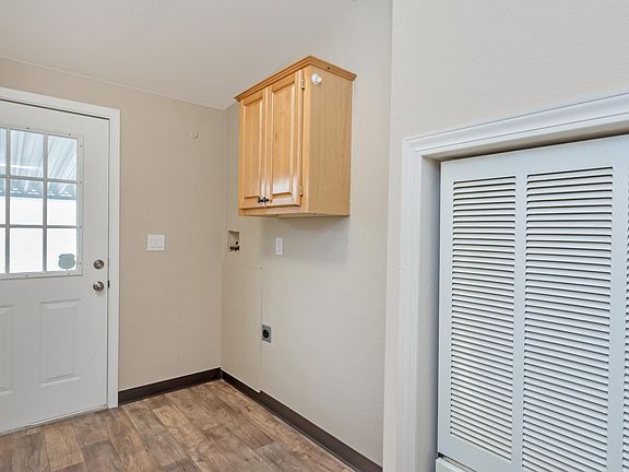 Mud room with laundry hook up