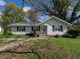 1 Evergreen Dr, Mount Vernon, IL 62864