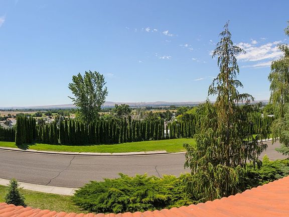 2nd image of 3923 Meadow Beauty Dr