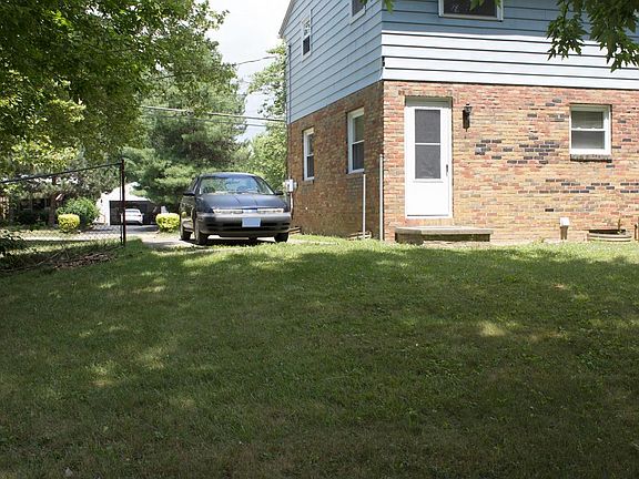 2nd image of 2482 Maplehurst Dr