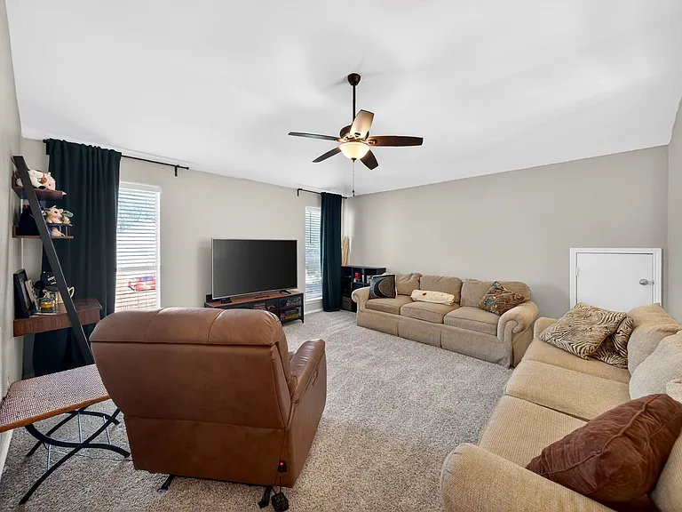 1011 Aylesbury Dr — Photo 32