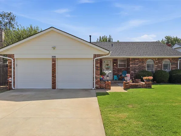300 S Bouziden Dr, Moore, OK 73160