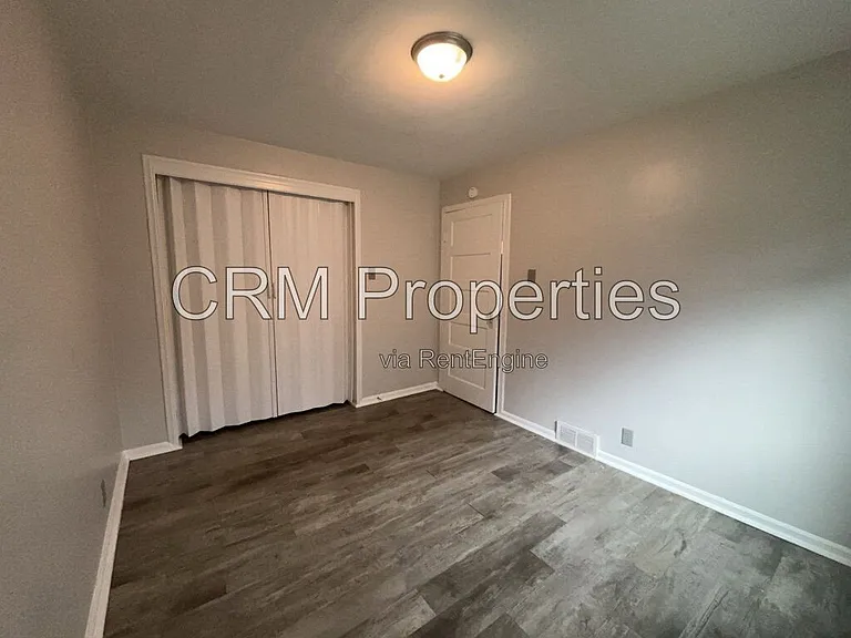 714 E Vaile Ave — Photo 28