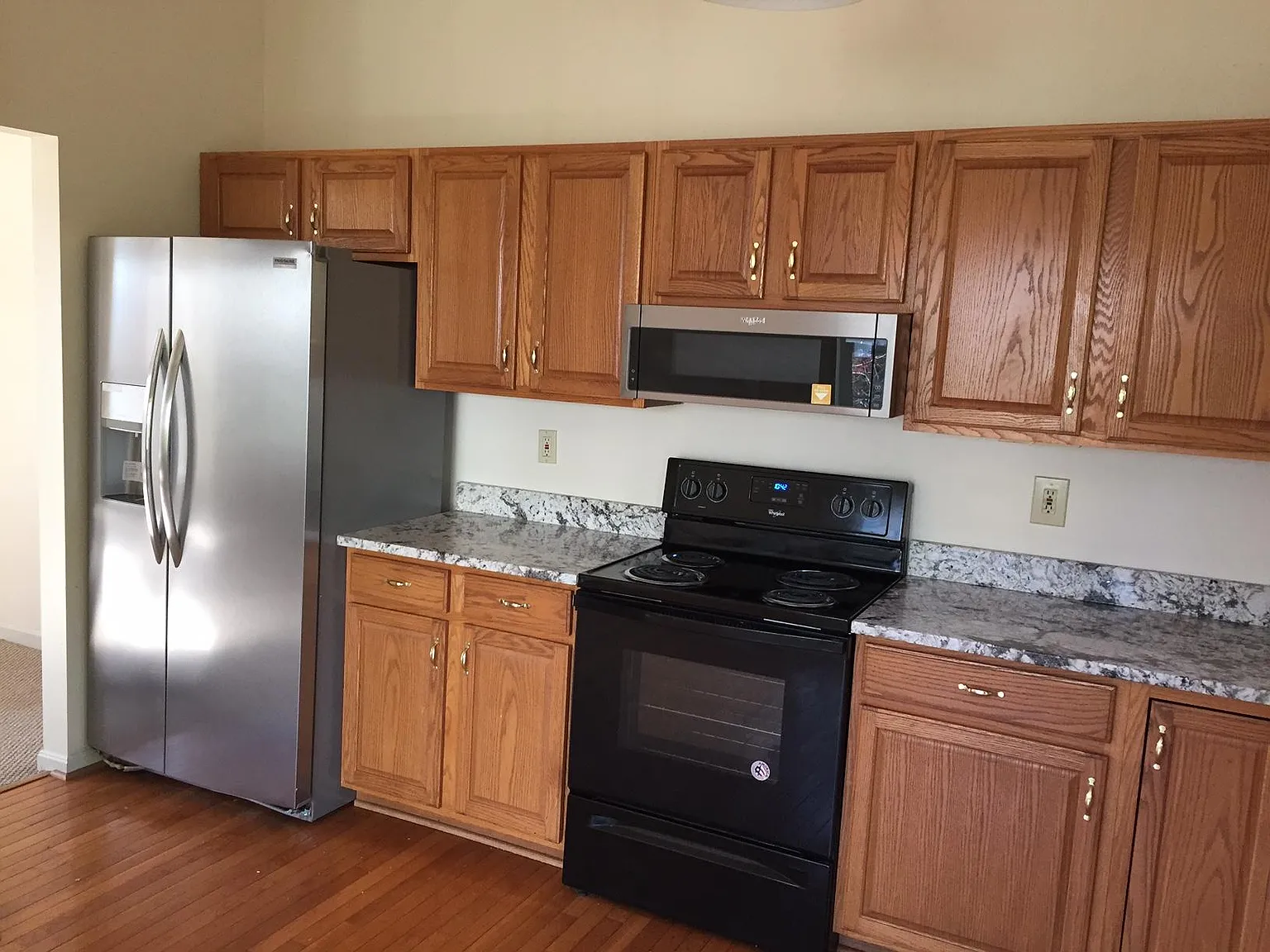 4 bed, 1800 sqft, $2,700 — Photo 2