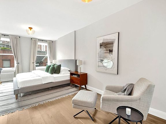 5th image of 403 W 21st St APT 5-W
