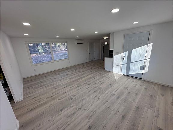3rd image of 1416 Oak Ln