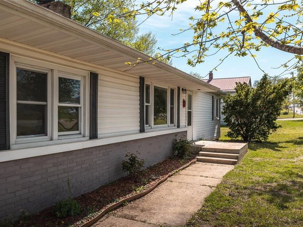 406 N Locust St, Richland, MO 65556