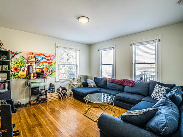 21 Wenham St Floor 2, Jamaica Plain, MA 02130