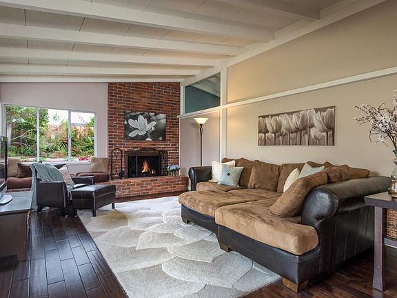 3rd image of 414 Rosario Dr