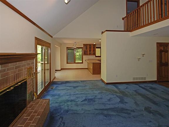 3rd image of 5922 Oak Grove Ct