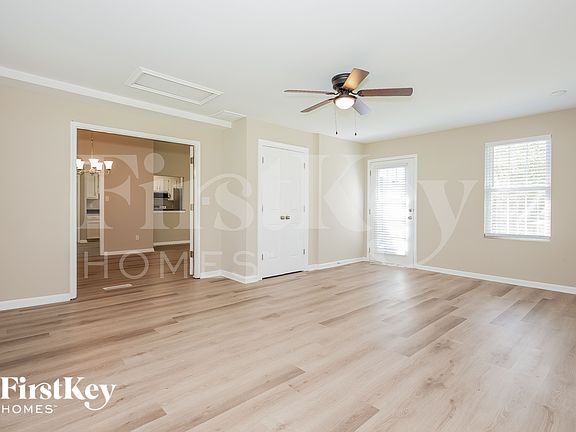 5th image of 2438 Amity Ave