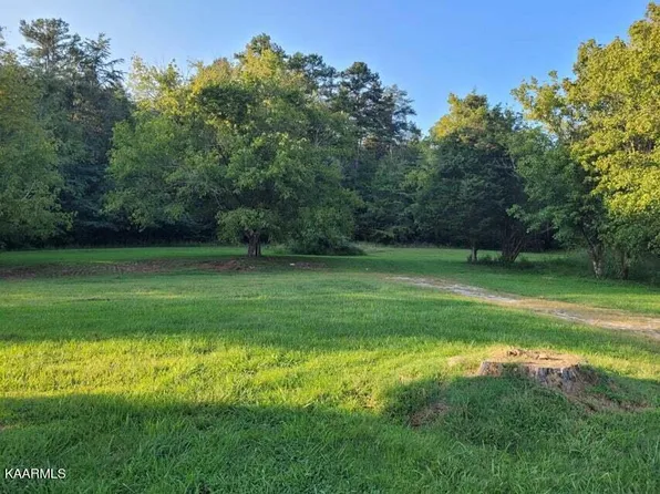 715 Deaderick Rd, Knoxville, TN 37920