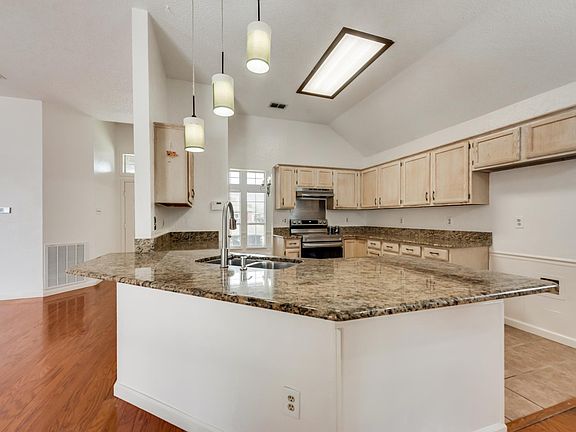 5th image of 2222 Cedarwood Dr