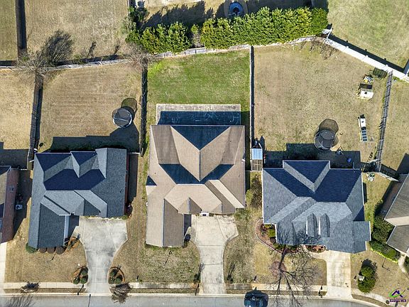 2nd image of 304 Montview Way