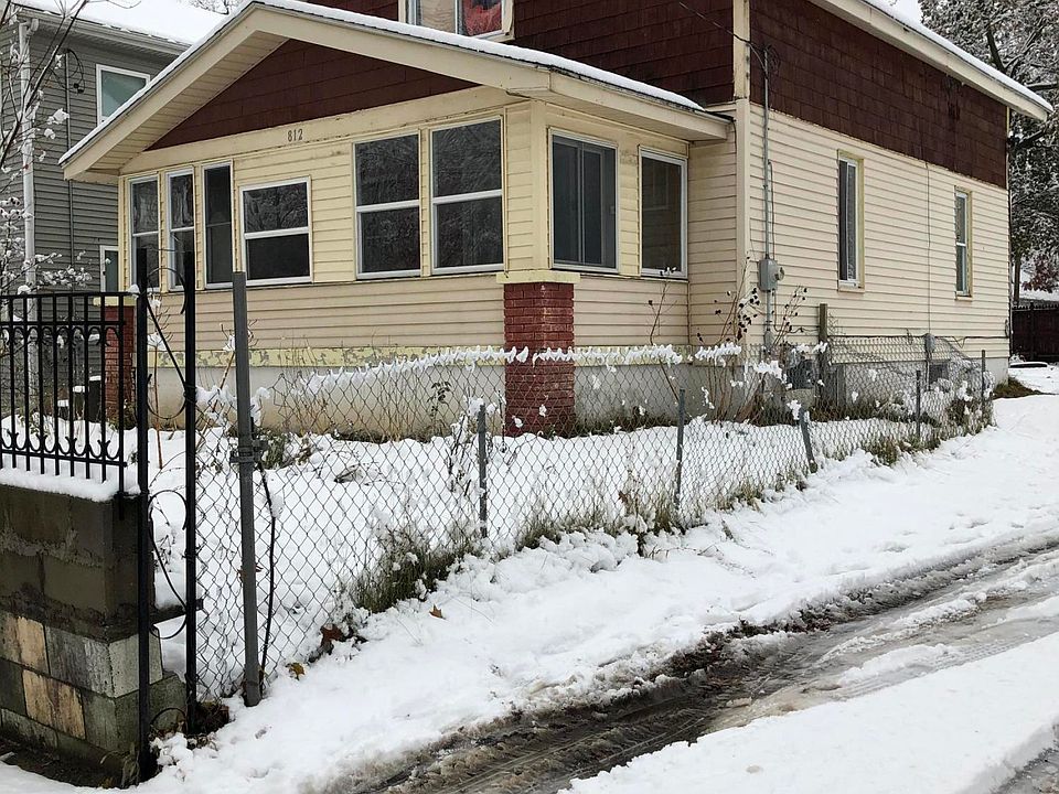 1st image of 812 Dorchester Ave SW