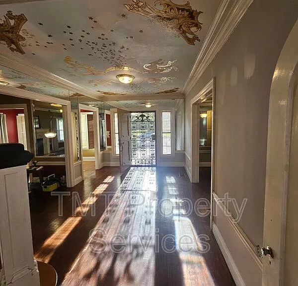 1214 N Pershing Ave — Photo 54