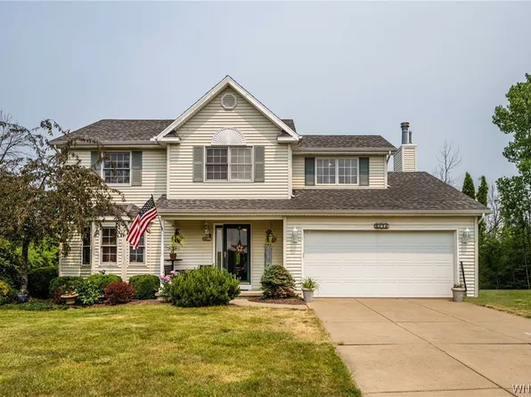 5978 Lakecrest Dr, Lake View, NY 14085