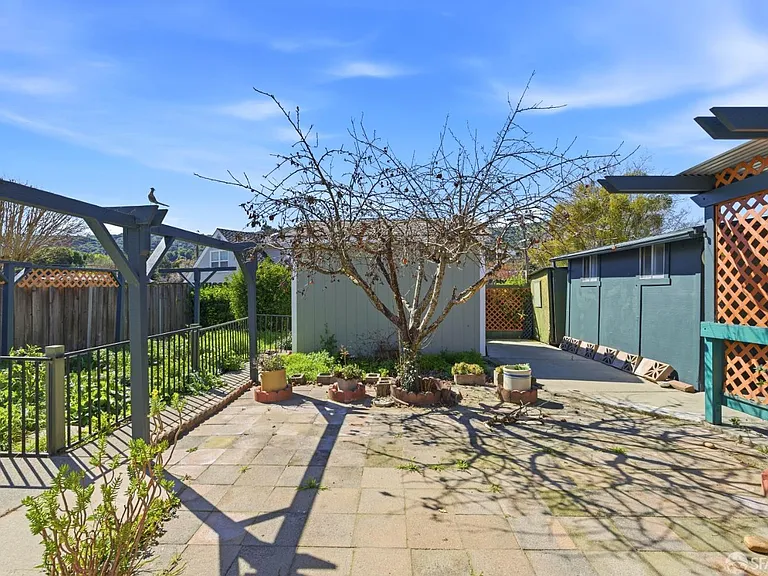 5880 Olinda Rd — Photo 29
