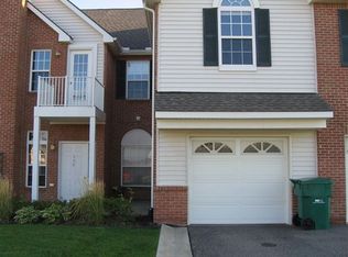 550 Olde English Cir, Howell, MI 48855