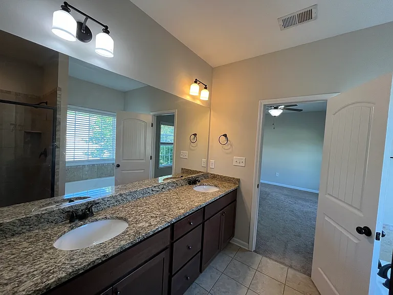 1811 Bedford Trl — Photo 14