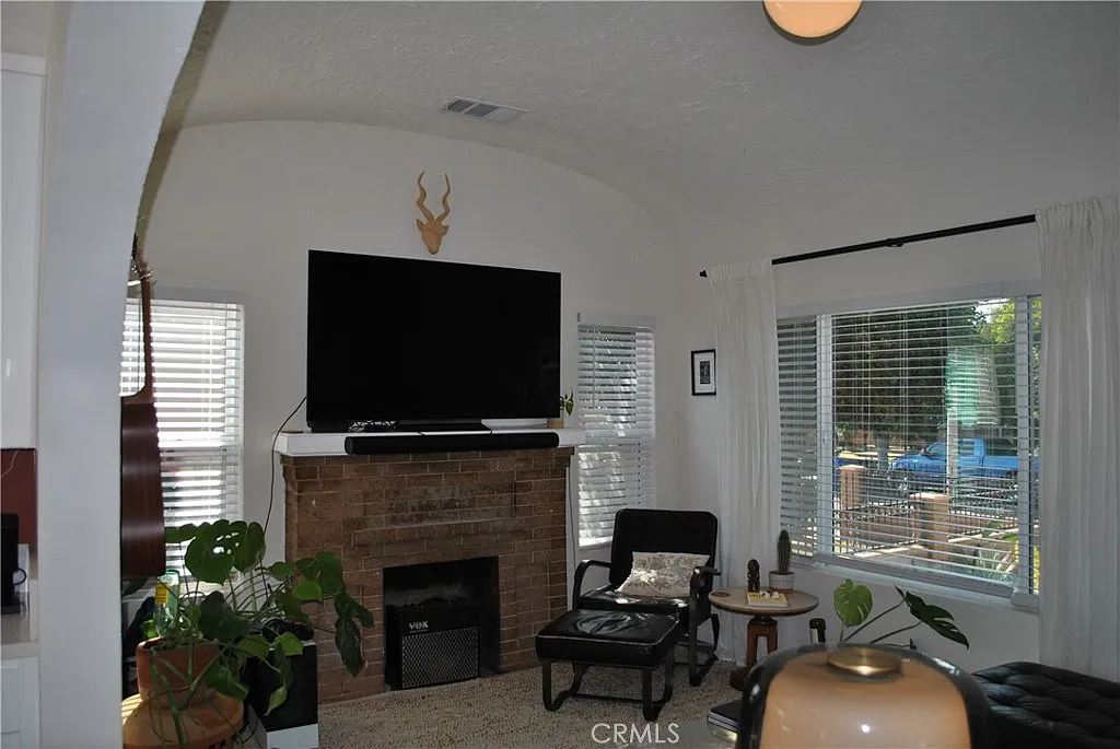 2 bed, 984 sqft, $4,100 — Photo 4