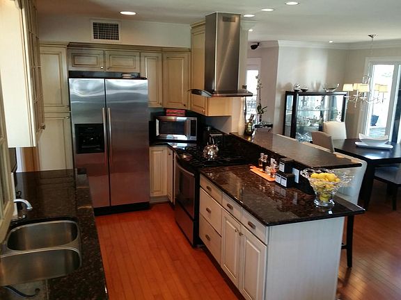 4th image of 721 E Desert Park Ln