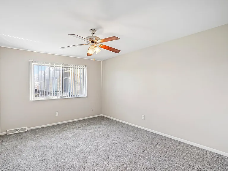 Rivercrest Apartments — Photo 86
