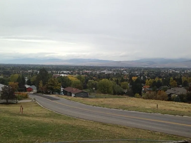 2220 E Foothills Dr — Photo 8