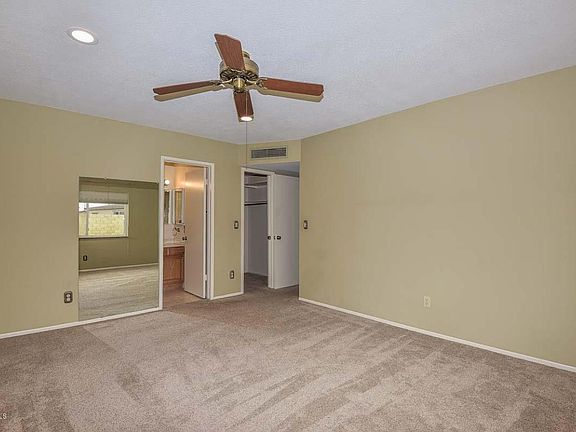 3rd image of 5129 W Larkspur Dr