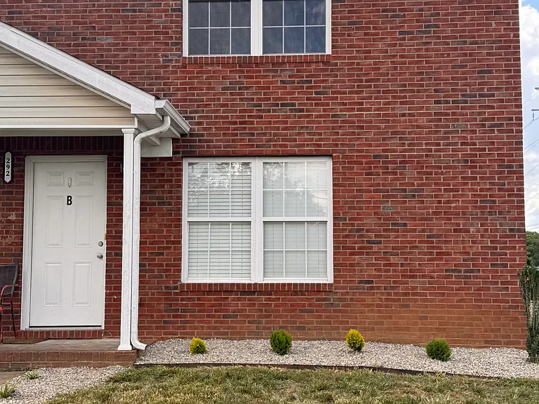 292 Audley Ave #B — Photo 8