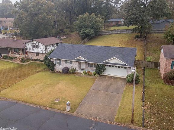 4th image of 1601 Valley View Dr