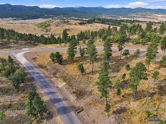 2nd image of 26 Three Peaks Pass Rd