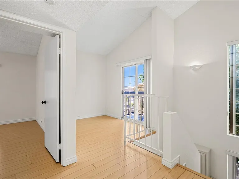 200 E Windsor Rd #1 — Photo 19