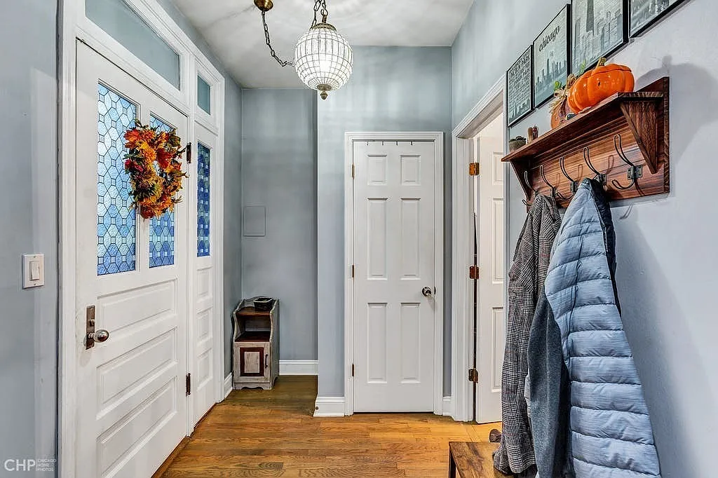 2 bed, 1000 sqft, $1,825 — Photo 3