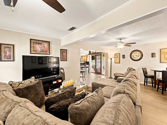 5th image of 103 Red Oak St