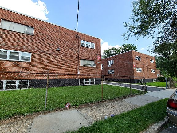 2nd image of 6021 N Park Ave #B4