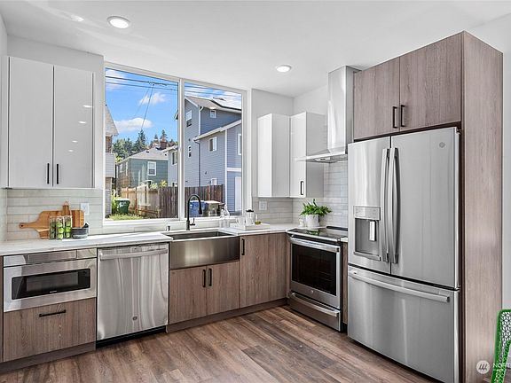 5th image of 3408 34th Ave W #B